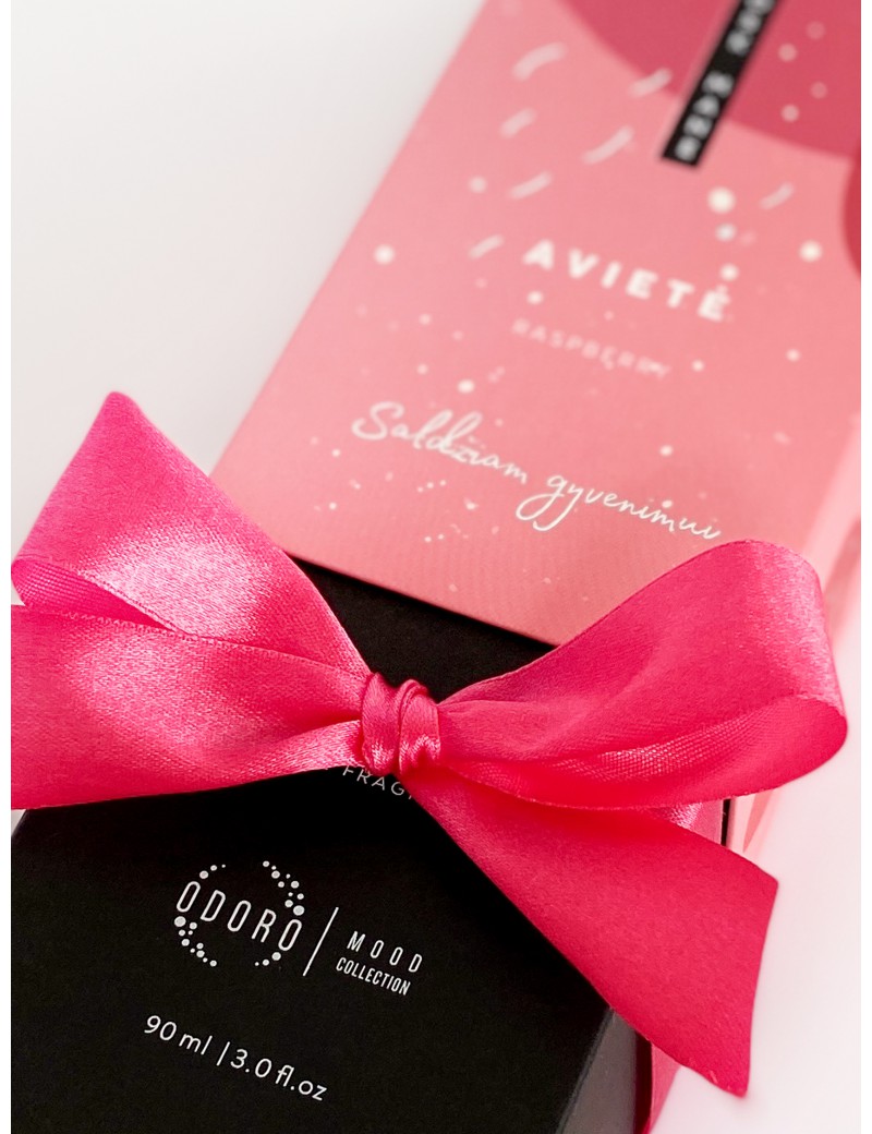 Wrapping the product with a bright pink ribbon